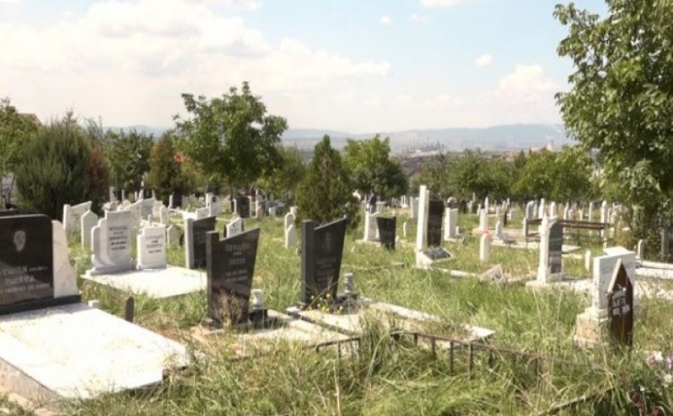 Varrezat myslimane dhe ortodokse në Bujanoc  me evidencë jo të plotë të mirëmbajtjes