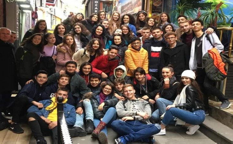 Vizitë inkurajuese në Stamboll për nxënësit e shkollës së mesme “Sezai Surroi” të Bujanocit