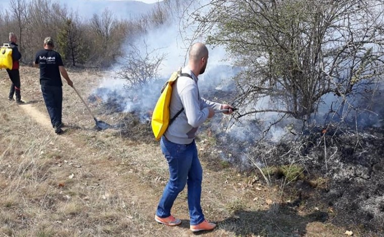 Aksion vullnetar për lokalizimin e zjarrit në malet e Tërnocit