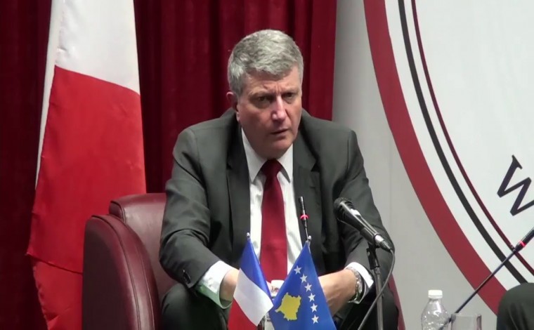 Ambasadori francez: Nëse Kosova nuk dëshiron ndryshimin e kufijve, mos të negociojë këtë opsion me Serbinë