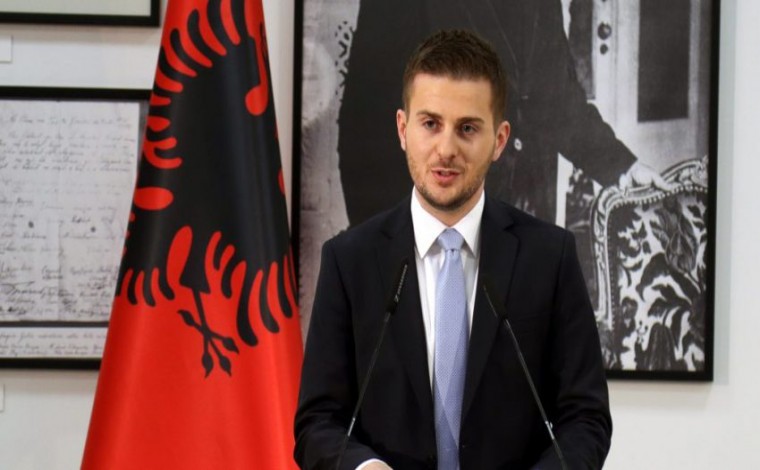 Shqiptarët e Luginës së Preshevës punojnë për leje në Shqipëri
