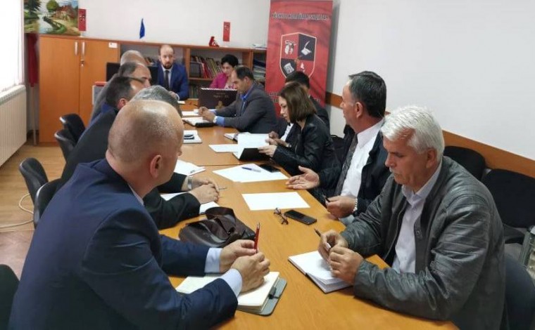 KKSH diskuton për tekstet  me drejtorët e shkollave shqipe në Luginë