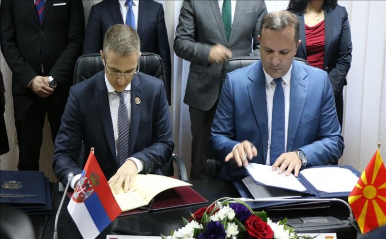 Maqedonia e Veriut dhe Serbia nënshkruan marrëveshje për kalim të ri kufitar Llojan-Miratoc