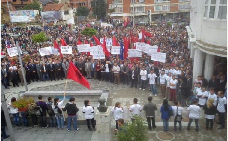 Qeveria e Kosovës të trajtoj banorët e Luginës si shqiptarë dhe jo si qytetarë të Serbisë