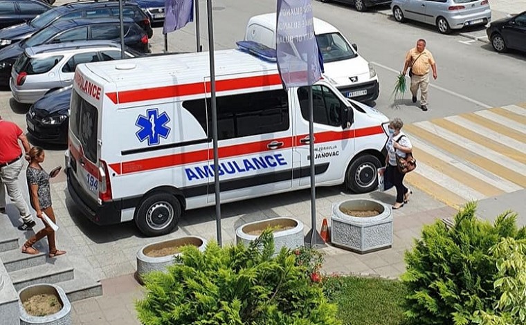 Autoambulanca-donacion i Kosovës arrin në Bujanoc, vendosja e logos-sfidë për qeverisjen komunale