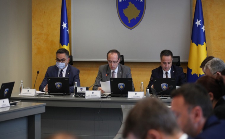 Qeveria e Kosovës miraton masat e reja për parandalimin e përhapjes së pandemisë COVID-19 (lexo rregullat)