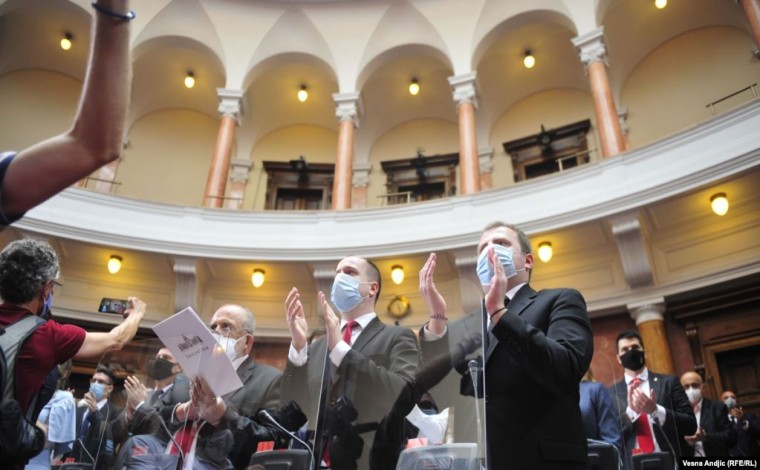 Konstituohet Kuvendi i Serbisë, opozita thotë se nuk ka paralement