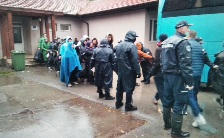 Zhvendosen refugjatë nga Sombori në Bujanoc,  në Preshevë ishin sjellur 300