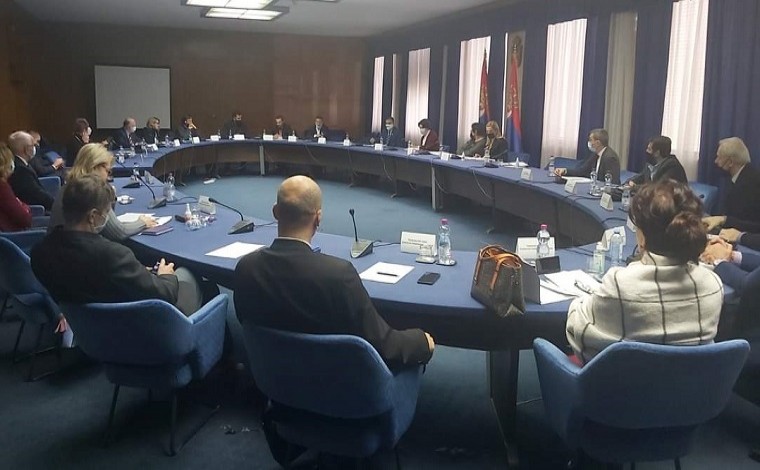 Mustafa parqet kërkesat Ministrisë: Zgjidhje edhe të informimit në gjuhën shqipe nga RTS