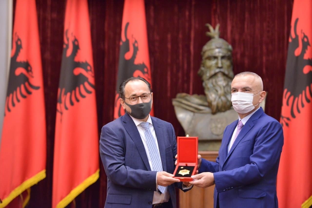 Presidenti Meta vlerëson me Titullin e lartë “Kalorës i Urdhrit të Skënderbeut”, Muharrem Salihu nga Medvegja