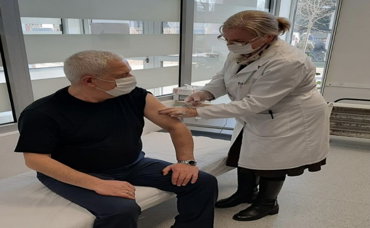 Kryetari i komunës së Bujanocit merë vaksinën ndaj Covid-19