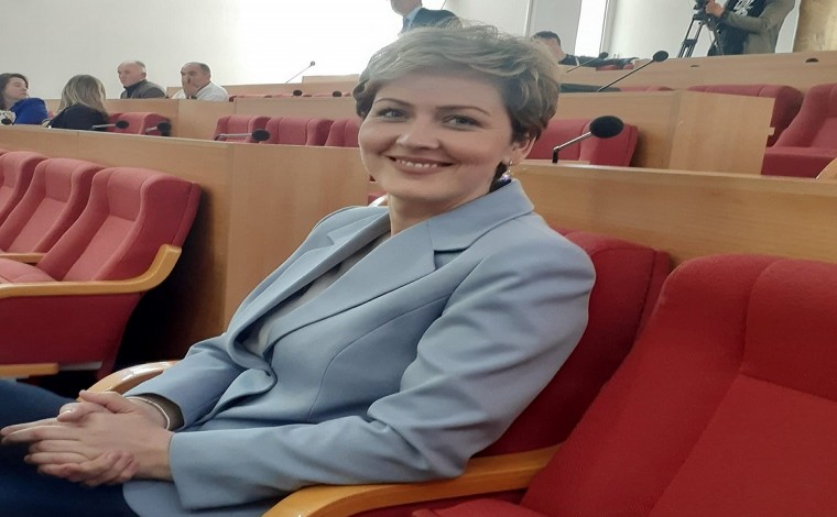 Ardita Sinani, zgjidhet kryetare e komunës së Preshevës (video)