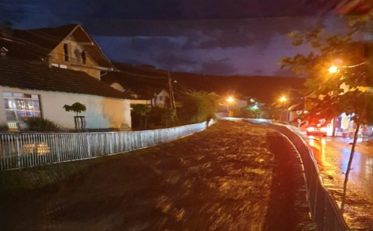 Nga shiu i shpejt doli nga shtrati lumi në fshatin Raincë të Preshevës, pamje të frikshme (video)