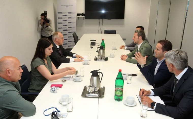 Ambasadori i OSBE-së në Beograd priti përfaqësuesit institucional të Preshevës, plani shtatëpikësh (foto)