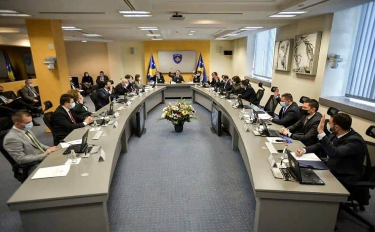 Qeveria e Kosovës ndan 255 mijë euro për nxënësit shqiptar në Luginë