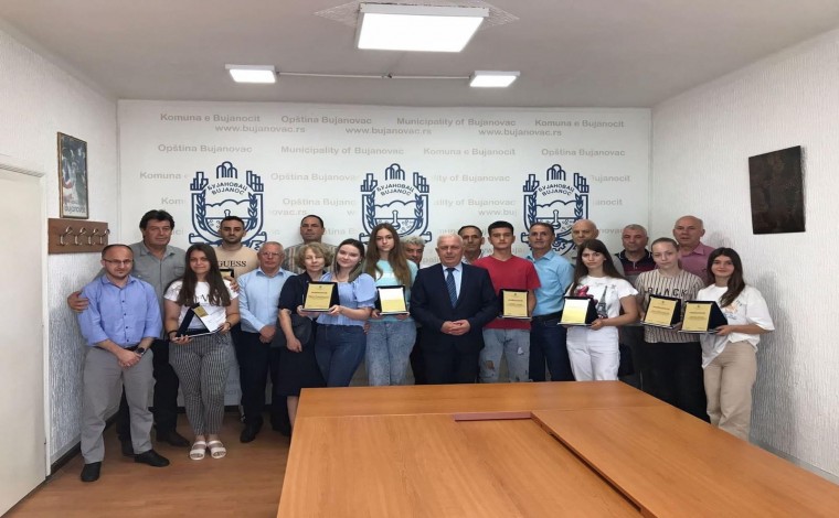 Komuna e Bujanocit nderon nxënësit më të mirë, nda shpërblime