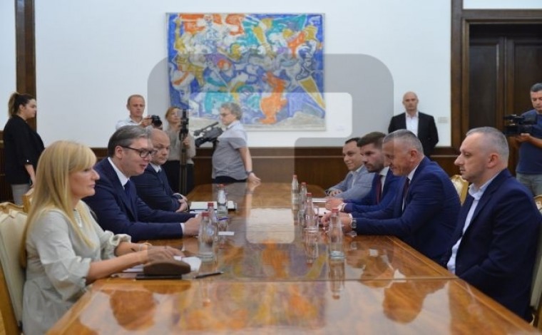Presidenti Vuçiq pret për konsultime përfaqësues nga lista “Koalicioni i Shqiptarëve të Luginës”
