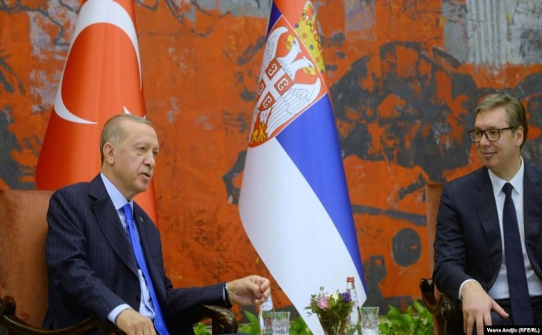 Erdogan shpreson në marrëveshje të shpejtë mes Kosovës dhe Serbisë për targat