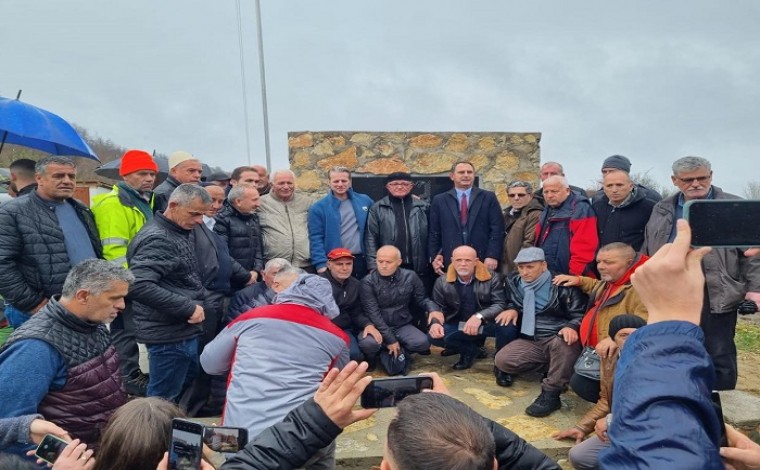 Në Gruhali të Preshevës zbulohet pllaka për 18 martirët e vitit 1912 dhe 1944 (video)