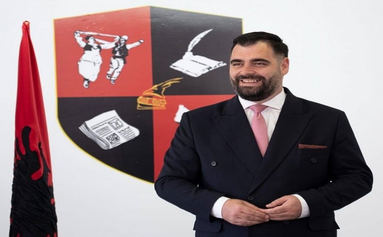 Mustafi tregon se pse nuk lejohet flamuri shqiptar në Serbi