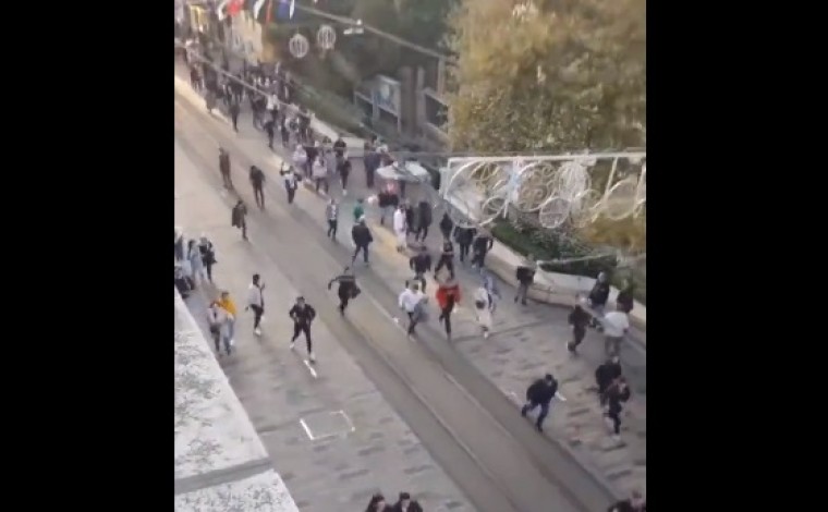Pamje të rënda pas shpërthimit në Stamboll, mes viktimave njerëzit qajnë e kërkojnë ndihmë (video)