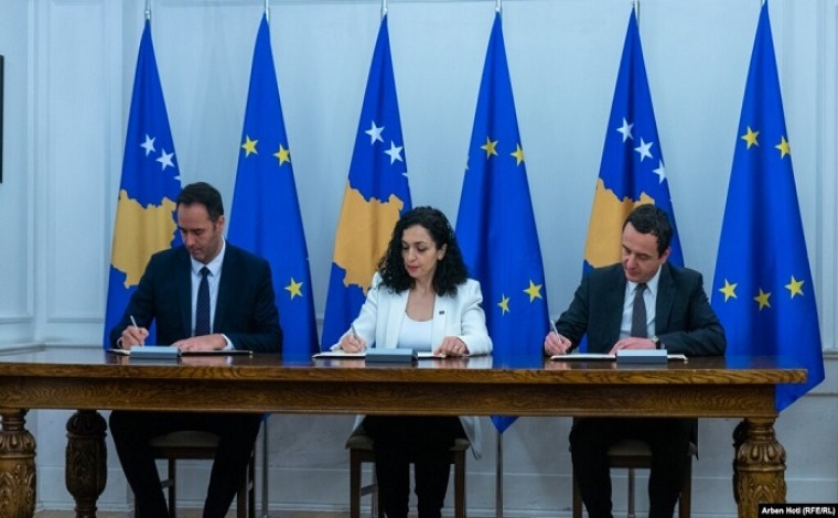 Krerët shtetërorë nënshkruajnë aplikimin për anëtarësimin e Kosovës në BE (video)