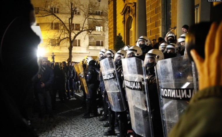 Xhandarmëria ndalon djathtistët që të hyjnë në Presidencën serbe