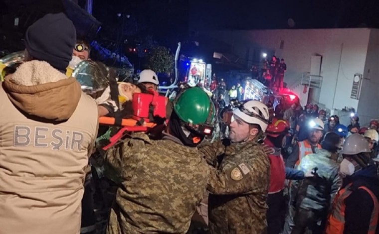 Vullnetarët shqiptarë në Turqi: Pothuajse në çdo shtëpi ka së paku një të vdekur