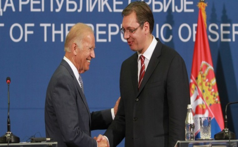 Bideni i dërgon letër urimi Vuçiqit, thotë se e mbështet dialogun Kosovë - Serbi