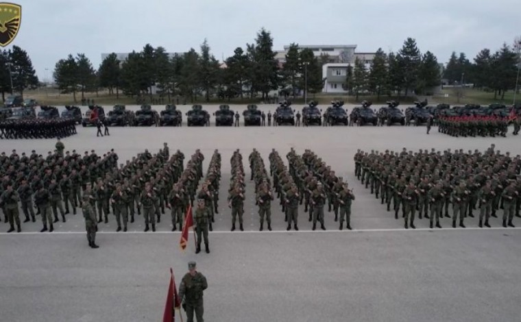 Pamje të Ushtrisë së Kosovës në 25-vjetorin e Epopesë së UÇK-së (video)