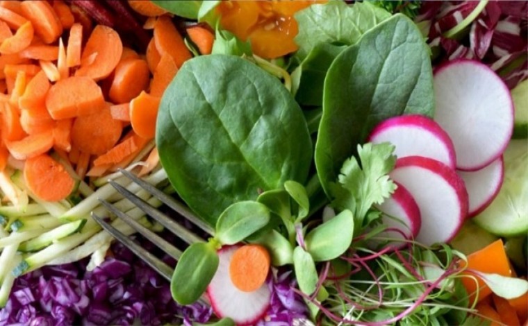 Ngrënia e frutave dhe perimeve të stinës çdo ditë, 5 përfitime shëndetësore