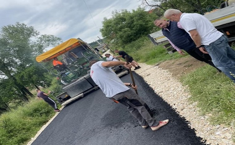 Musliu promovon fllimin e asfaltimit në Dobrosin të Bujanocit