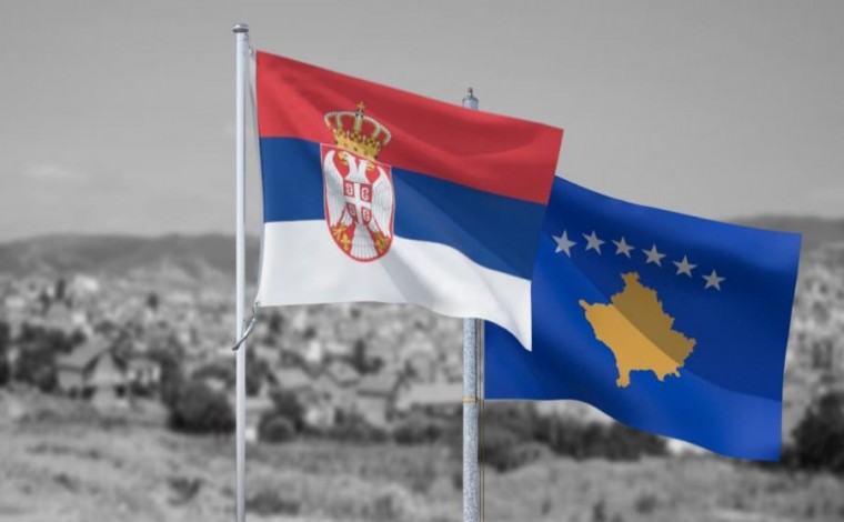 Diplomati britanik: Kosova e Serbia janë gati t’ia japin goditjen përfundimtare Putinit