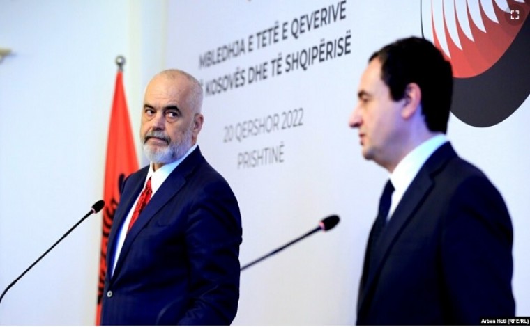 Shqipëria nënshkruan 13 marrëveshje me Kosovën, Rama në pritje të takimit me Kurtin