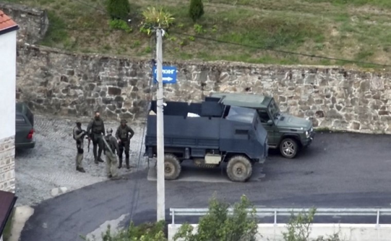 Sulmi në veri: Kosova bën përgjegjëse Serbinë, Serbia serbët e Kosovës