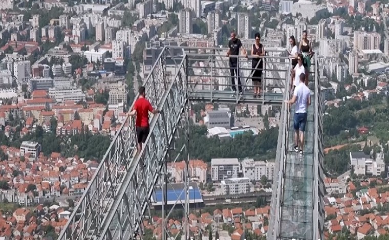 Ura prej qelqi mbi Mostar në Bosnjë e Hercegovinë , atraksion i ri për turistët (video)