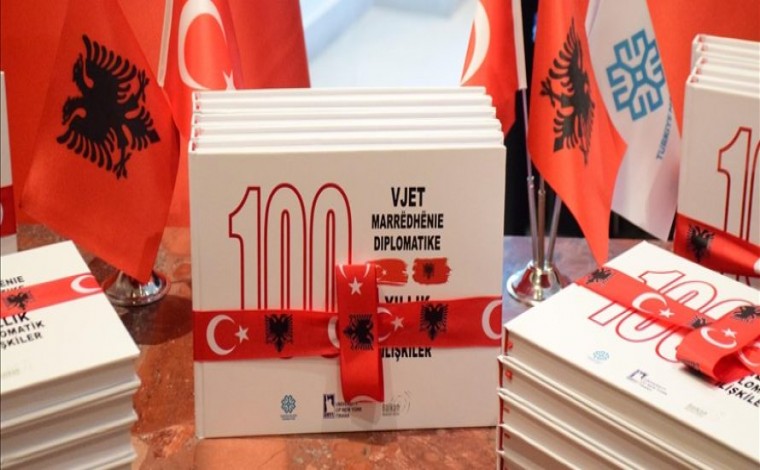 Prezantohet libri mbi marrëdhëniet diplomatike Shqipëri-Turqi në 100 vje