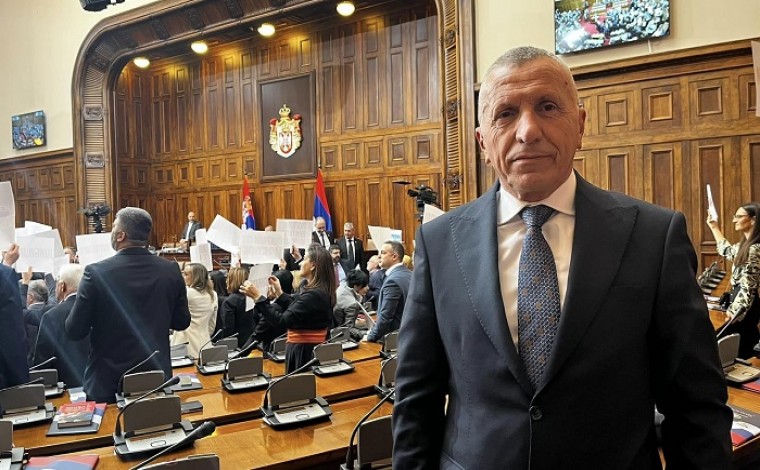 Kamberi reagon: Konkluzioni i Qeverisë, dëshmi për diskriminimin e kuadrove shqiptare