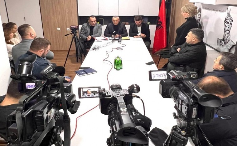 Kamberi bashkëbisedim me gazetarë për takimin me Vuçiq (video)