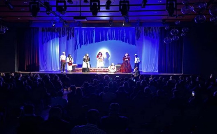 Shfaqja “Vdekja e Hijshme” e Teatrit të Preshevës u ndoq me interesim të madh nga publiku në Uster të Zvicrës