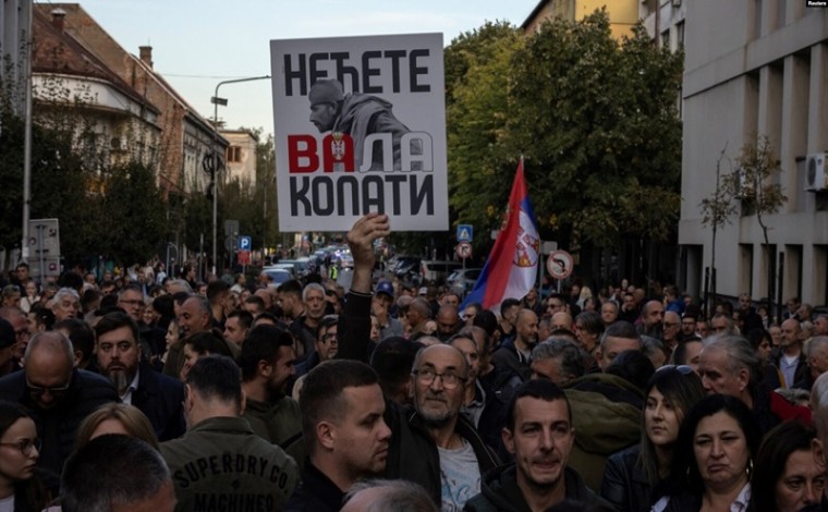 Protesta kundër minierës së litiumit në Serbi