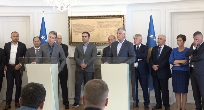 Kamberi: Duhet të ketë konsensus mes partive politike në Kosovë pro bashkimit me Kosovën