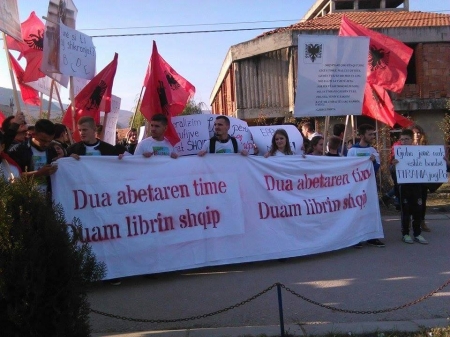 Duam libra shqip dhe protesta simbolike ne Preshevë