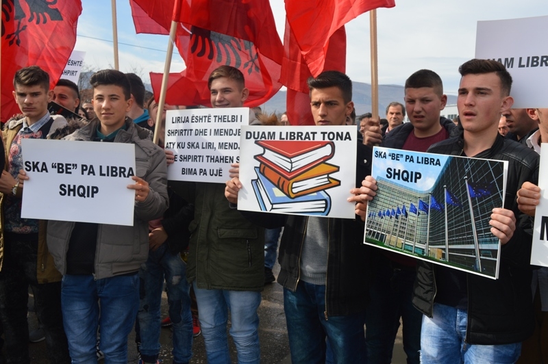 Fëmijët shqiptarë "˜viktimë' e debatit mbi librat në gjuhën shqipe në Serbi