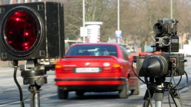 Rregulla të reja për regjistrimin e veturave në Serbi dhe shpejtësinë në komunikacion 