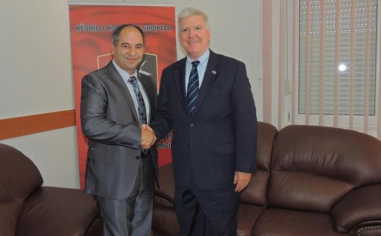 Ambasadori amerikan Skat qëndroi në Këshillin Kombëtar Shqiptar në Bujanoc