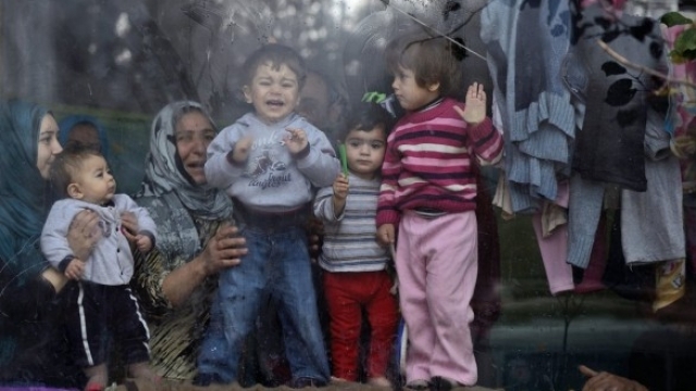 "‹Refugjatët bllokojnë hekurudhën në kufirin Serbi-Maqedoni