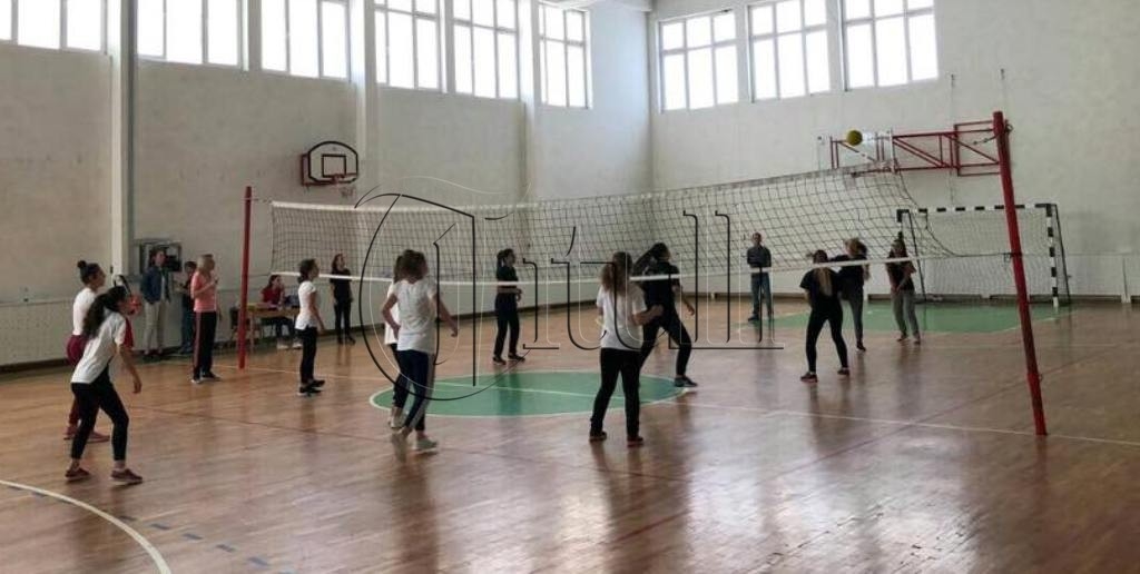 U organizua turniri i volejbollit për femra në shkollën e mesme në Bujanoc