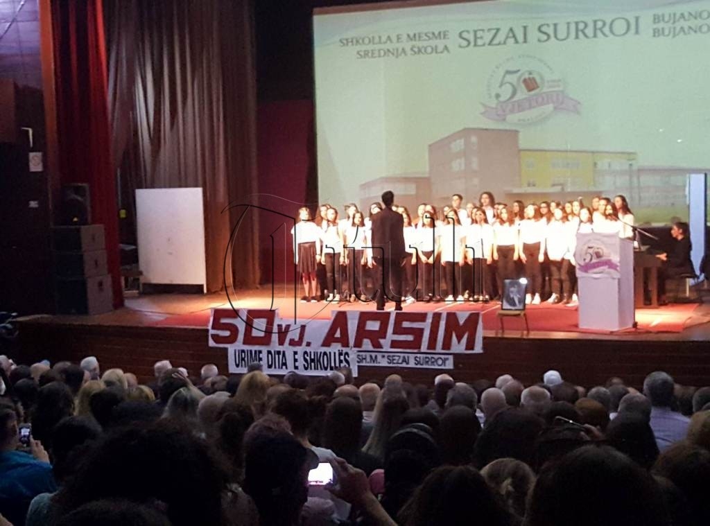 Festohet 50 vjetori i shkollës së mesme "Sezai Surroi" në Bujanoc (video)