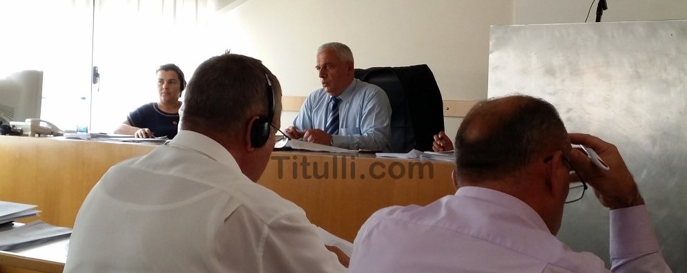 Mbahet seanca e Këshillit Komunal, Arifi "kërcënon" gazetarët e Titullit (video)
